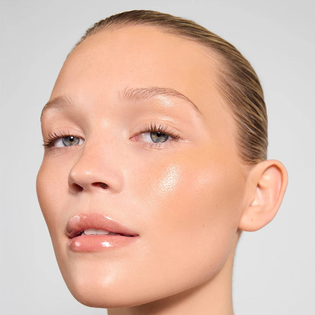 REFY Gloss Highlighter Texture Swatch
